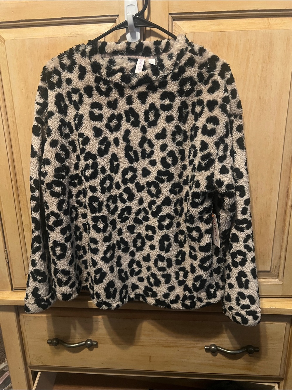 Leopard-Print Fuzzy pajama set - Black and Cream M